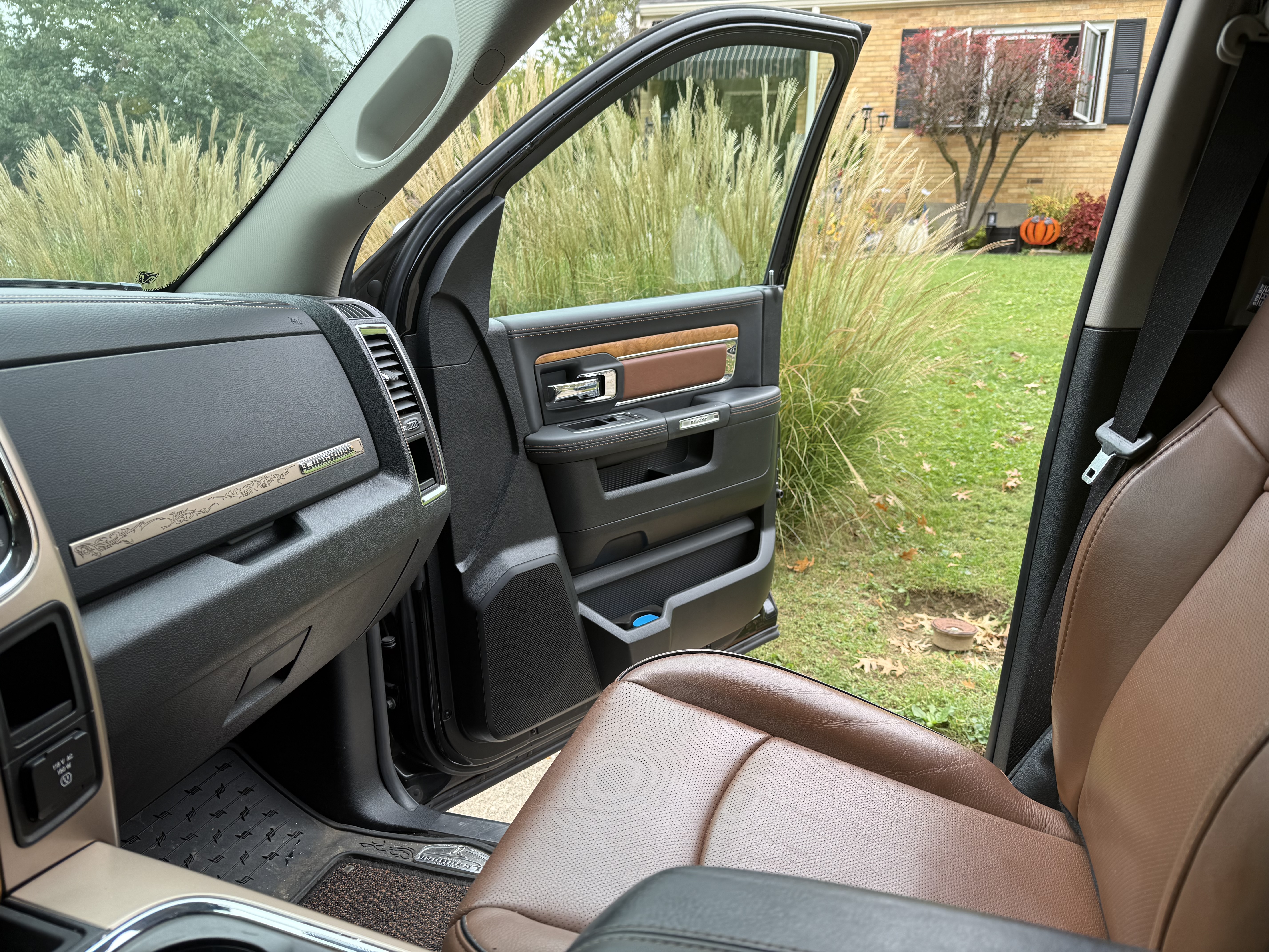 Used 2016 RAM 1500 Laramie Longhorn w/ Convenience Group AWD/4WD image 17