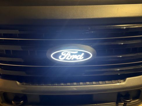 Used 2026 Ford F350 Platinum w/ Tremor Off-Road Package AWD/4WD image 2