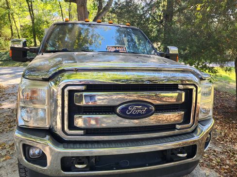 Used 2015 Ford F350 XLT w/ XLT Premium Package image 4