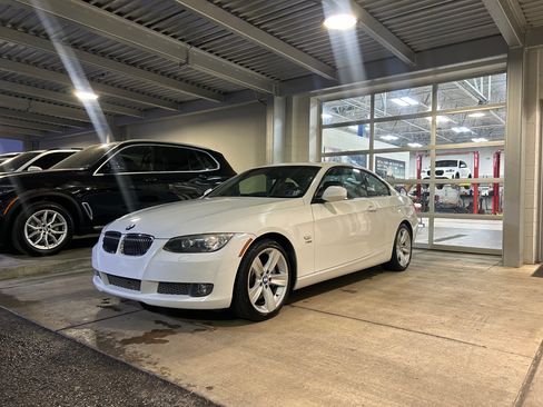Used 2010 BMW 335i xDrive Coupe image 1