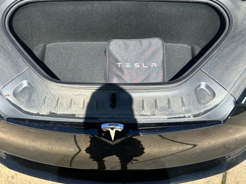 Used 2022 Tesla Model S Standard Range image 2