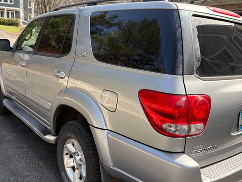 Used 2007 Toyota Sequoia SR5 image 6