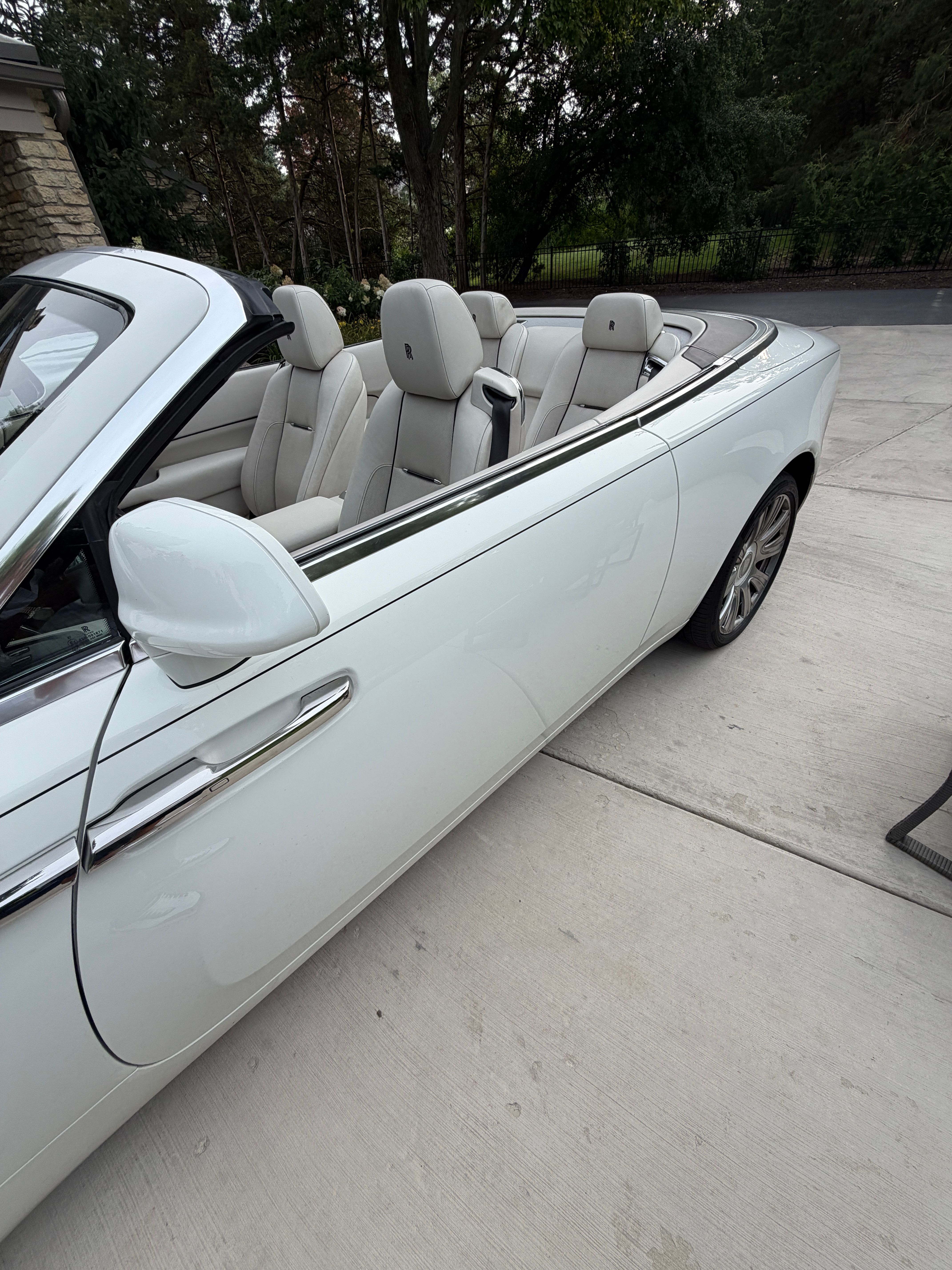 Used 2017 Rolls-Royce Dawn RWD image 1