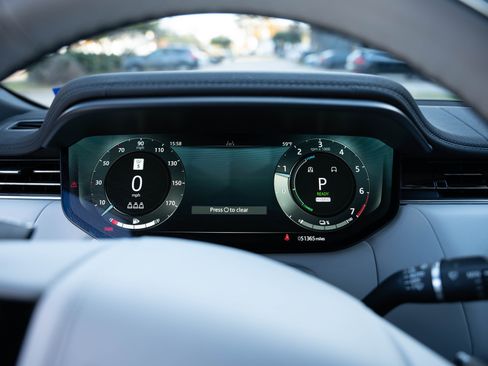 Used 2025 Land Rover Range Rover Sport Dynamic SE image 12