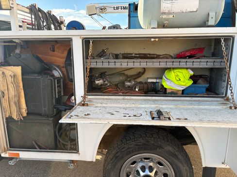 Used 2017 Chevrolet Silverado 3500 W/T image 2