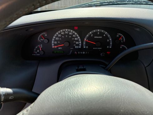 Used 2001 Ford F150 XLT image 10