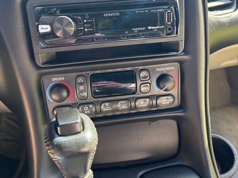 Used 2001 Chevrolet Corvette Coupe w/ Preferred Equipment Group2 image 18