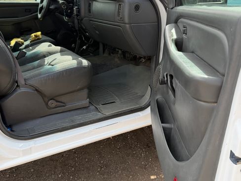 Used 2005 Chevrolet Silverado 2500 W/T w/ Snow Plow Prep Package AWD/4WD image 16