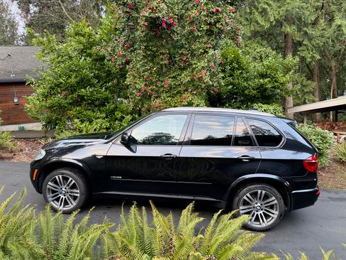 Used 2011 BMW X5 xDrive35i image 4