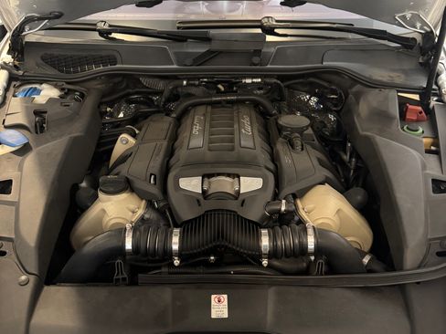 Used 2011 Porsche Cayenne Turbo image 25