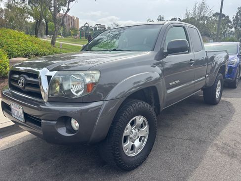 Used 2009 Toyota Tacoma PreRunner image 1