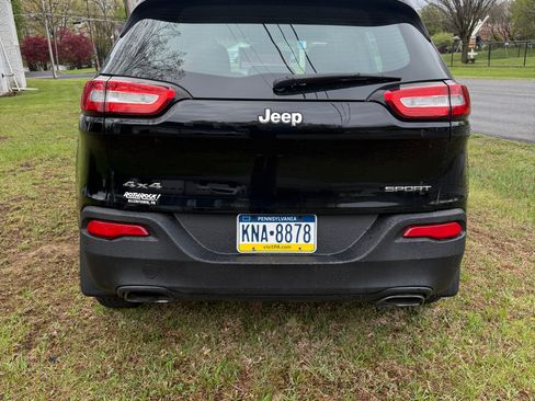Used 2017 Jeep Cherokee Sport AWD/4WD image 5