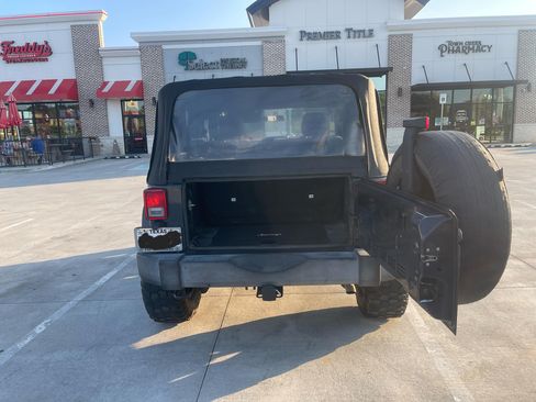 Used 2016 Jeep Wrangler Sport image 9