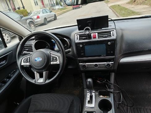 Used 2017 Subaru Outback 2.5i Premium image 2