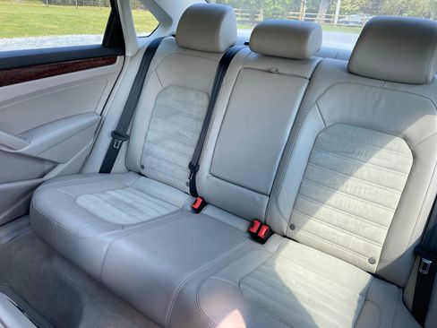 Used 2013 Volkswagen Passat TDI SEL Premium image 13