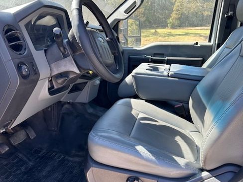 Used 2012 Ford F550 2WD Crew Cab Super Duty w/ Payload Upgrade Pkg image 4