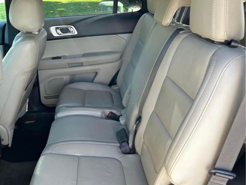 Used 2014 Ford Explorer XLT w/ Equipment Group 202A FWD image 13