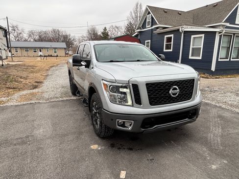 Used 2019 Nissan Titan PRO-4X w/ Pro-4x Convenience Package image 4