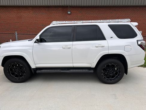 Used 2016 Toyota 4Runner SR5 image 1