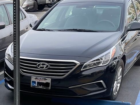 Used 2016 Hyundai Sonata SE image 1