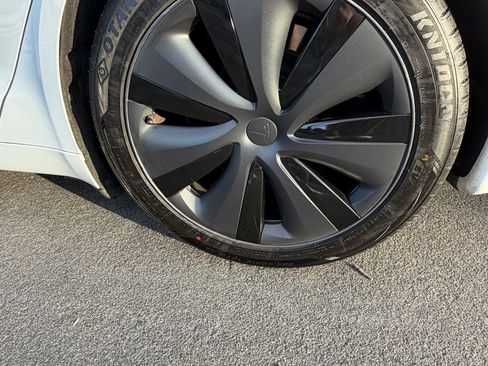 Used 2022 Tesla Model S Standard Range image 24