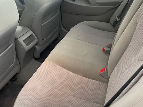 Used 2010 Toyota Camry LE FWD image 9