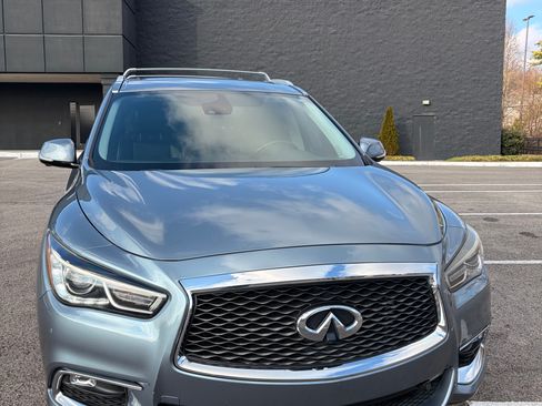Used 2017 INFINITI QX60 Luxe w/ Deluxe Technology Package image 4