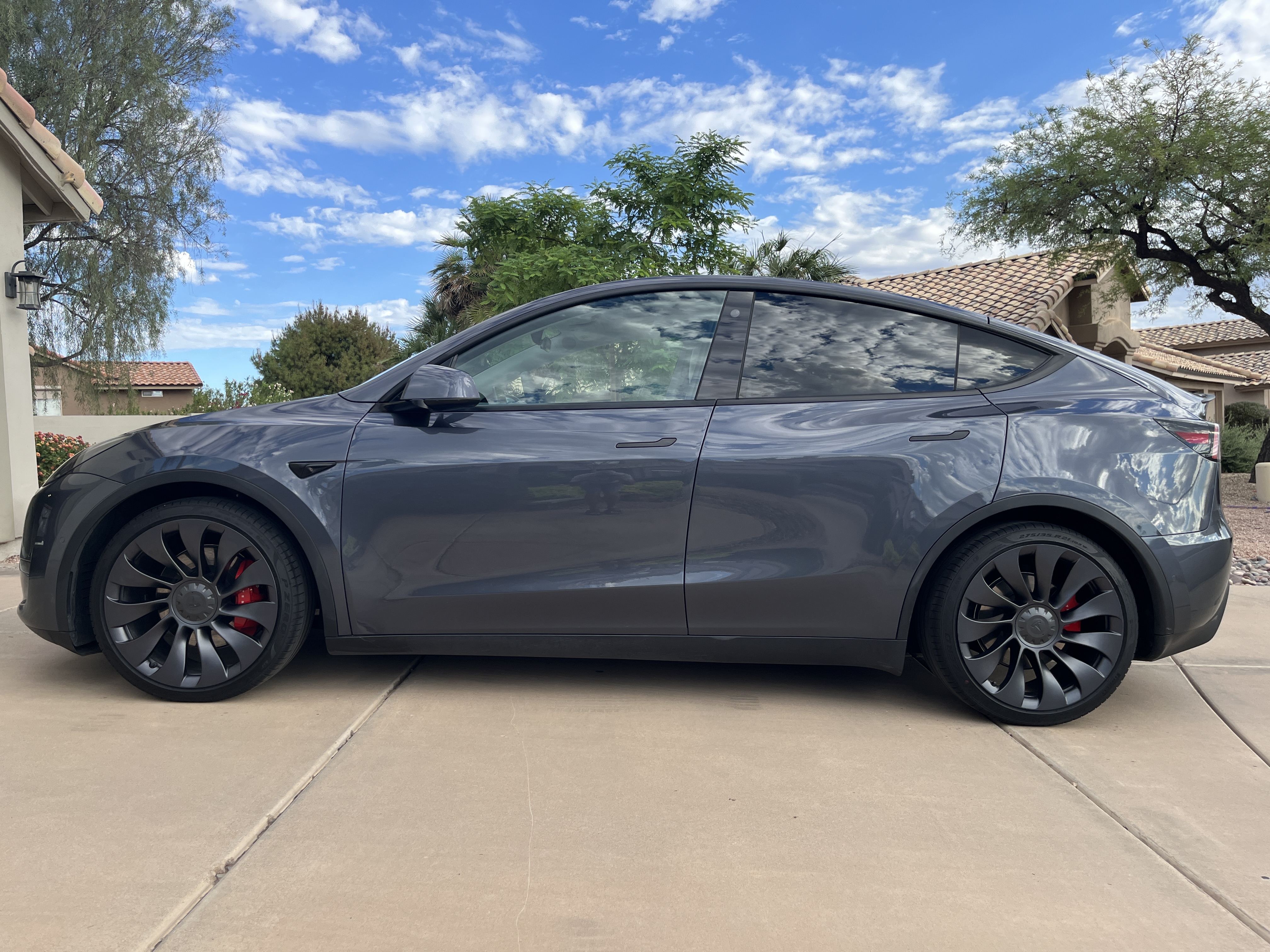 Used 2022 Tesla Model Y Performance AWD/4WD image 1