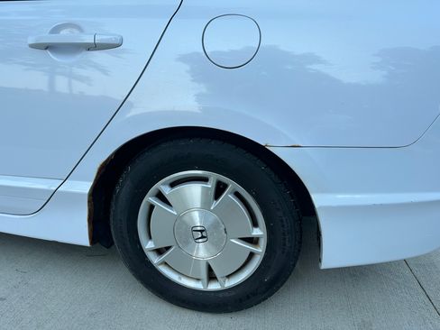 Used 2010 Honda Civic Hybrid Sedan image 2