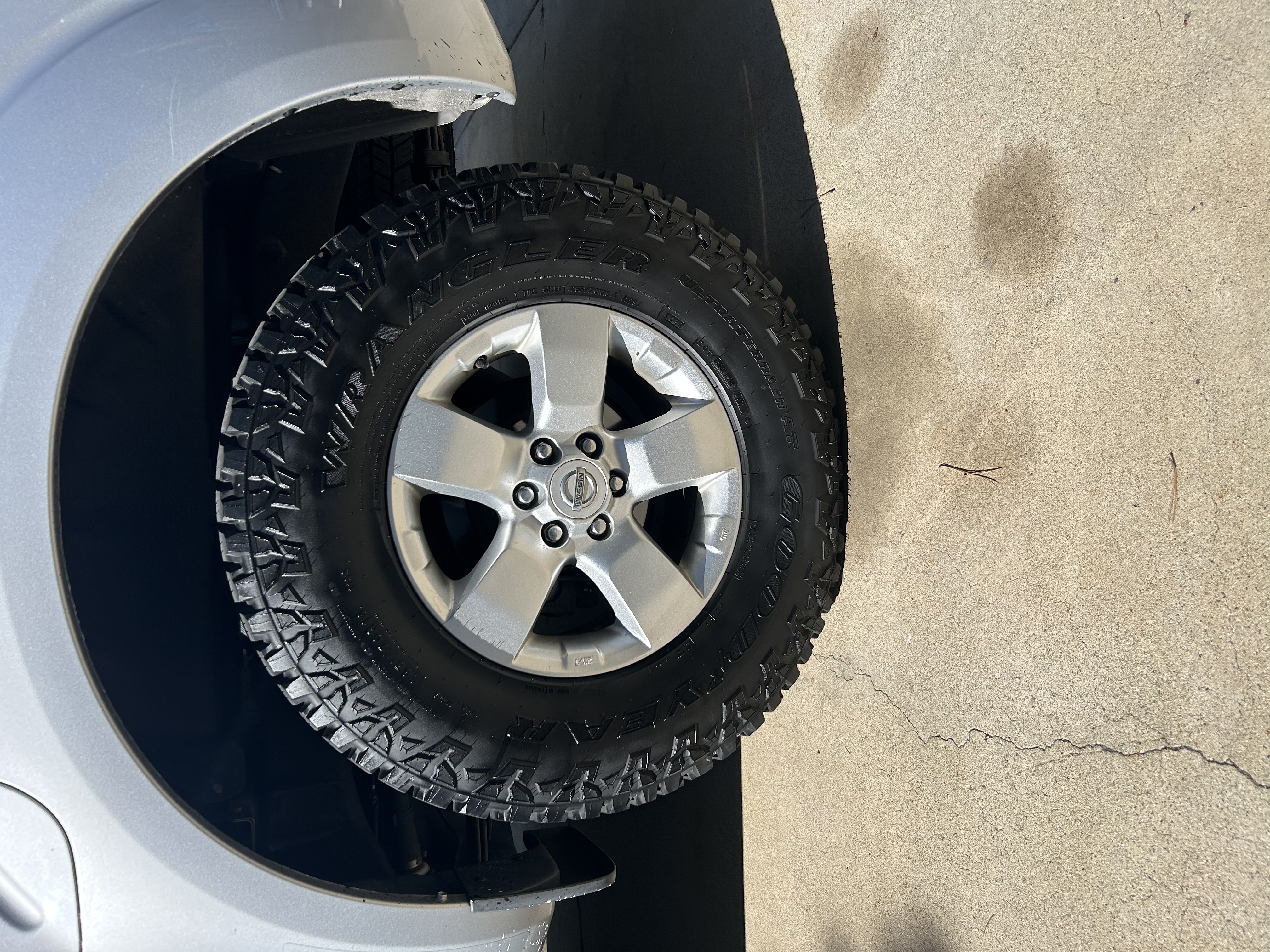 Used 2013 Nissan Frontier SV RWD image 6