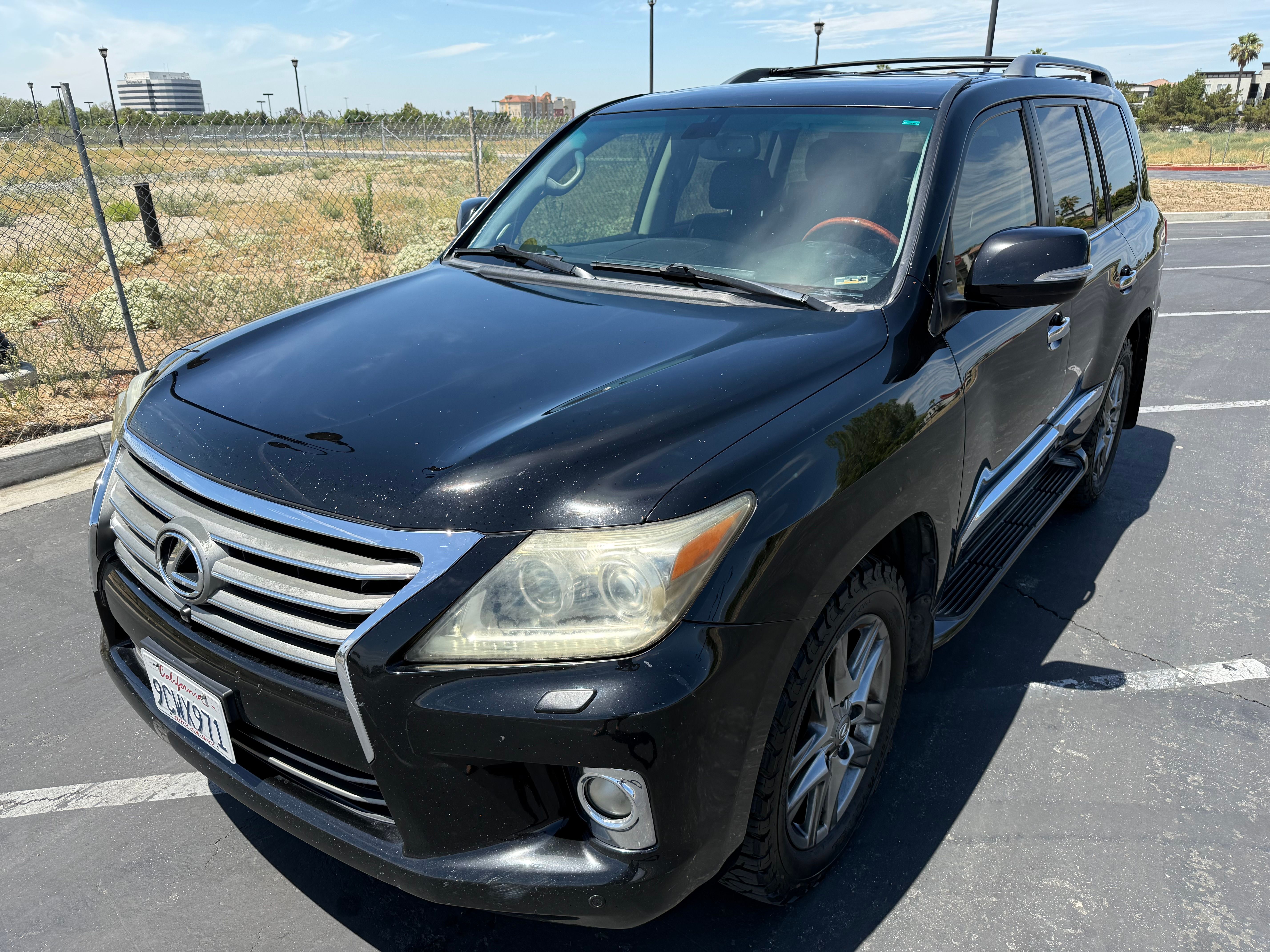 Used 2013 Lexus LX 570 4WD w/ Luxury Pkg image 1