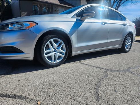 Used 2014 Ford Fusion SE image 4