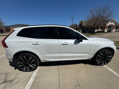 Used 2023 Volvo XC60 B6 Ultimate w/ Protection Package Premier image 2