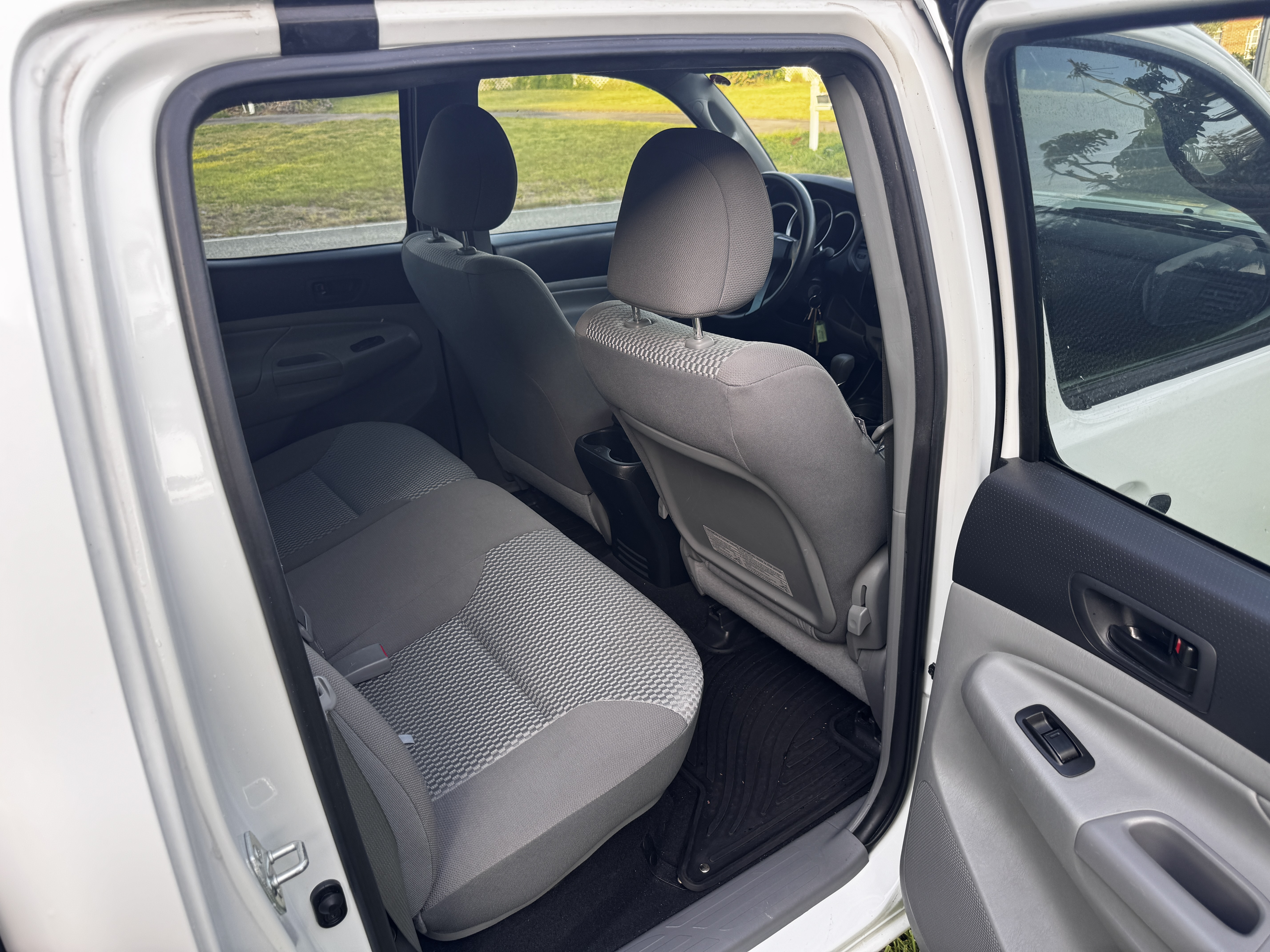 Used 2014 Toyota Tacoma 2WD Double Cab image 16