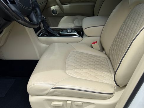 Used 2024 INFINITI QX80 Sensory AWD/4WD image 10
