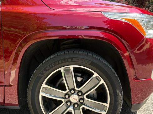 Used 2018 GMC Acadia Denali w/ Technology Package FWD image 10