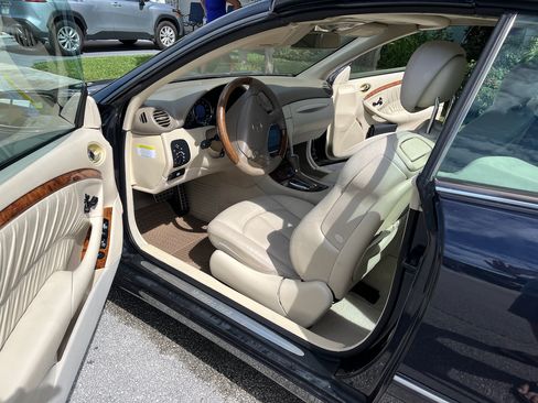 Used 2009 Mercedes-Benz CLK 350 Cabriolet image 6