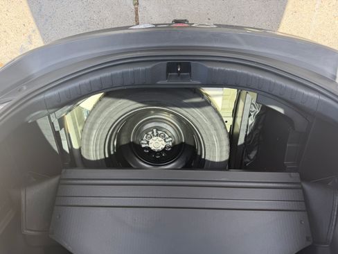 Used 2015 Toyota RAV4 LE FWD image 9