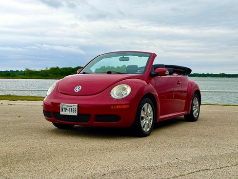 Used 2009 Volkswagen Beetle S FWD image 2