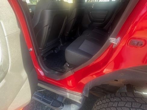 Used 2010 HUMMER H3 image 17