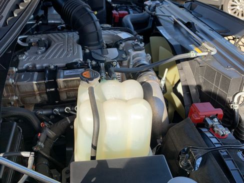 Used 2018 Nissan Titan S image 9