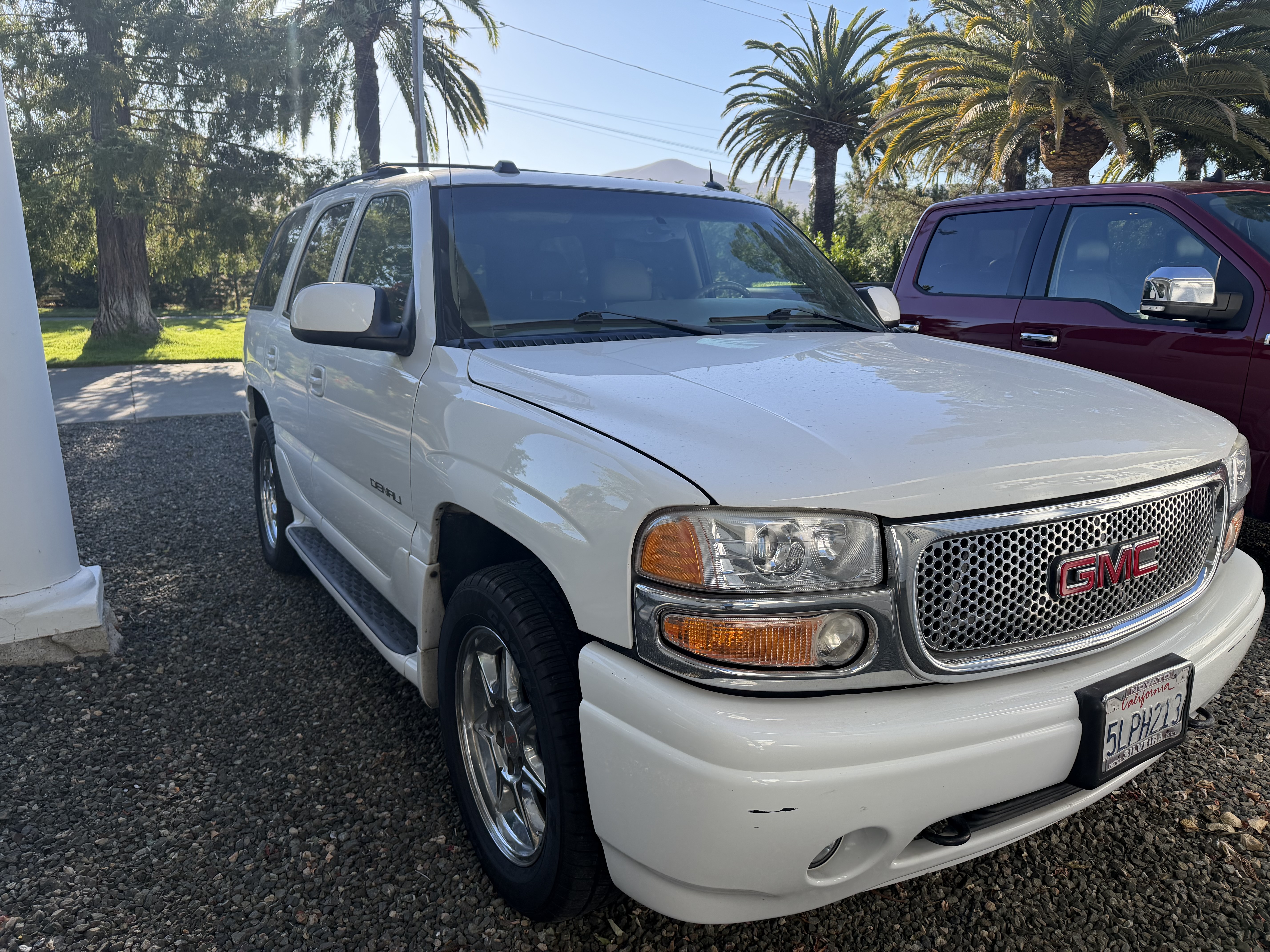 Used 2005 GMC Yukon Denali AWD/4WD image 4