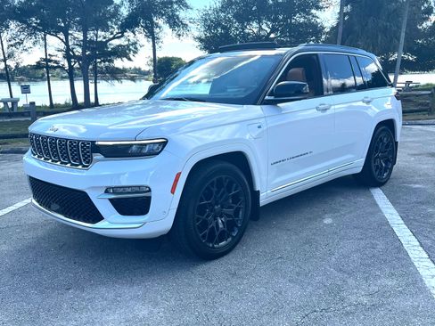 Used 2024 Jeep Grand Cherokee Summit image 13