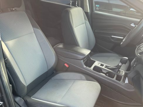 Used 2017 Ford Escape SE image 16