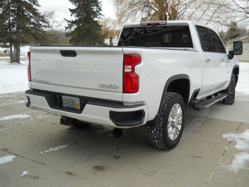 Used 2022 Chevrolet Silverado 2500 High Country w/ Z71 Off-Road Package image 9