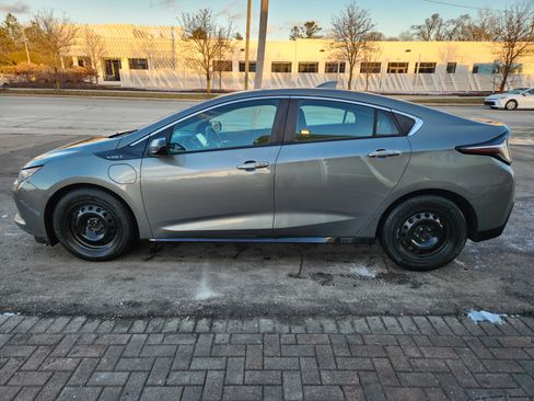 Used 2017 Chevrolet Volt LT w/ Comfort Package image 5