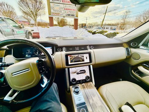 Used 2018 Land Rover Range Rover HSE image 17