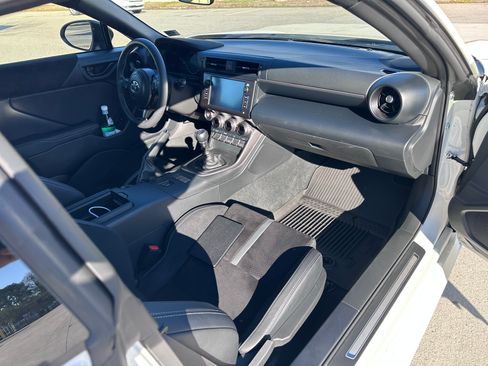 Used 2024 Toyota GR86 Premium image 14