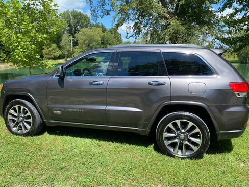 Used 2017 Jeep Grand Cherokee Overland AWD/4WD image 2