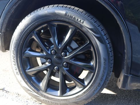 Used 2017 Dodge Durango R/T w/ Technology Group image 6